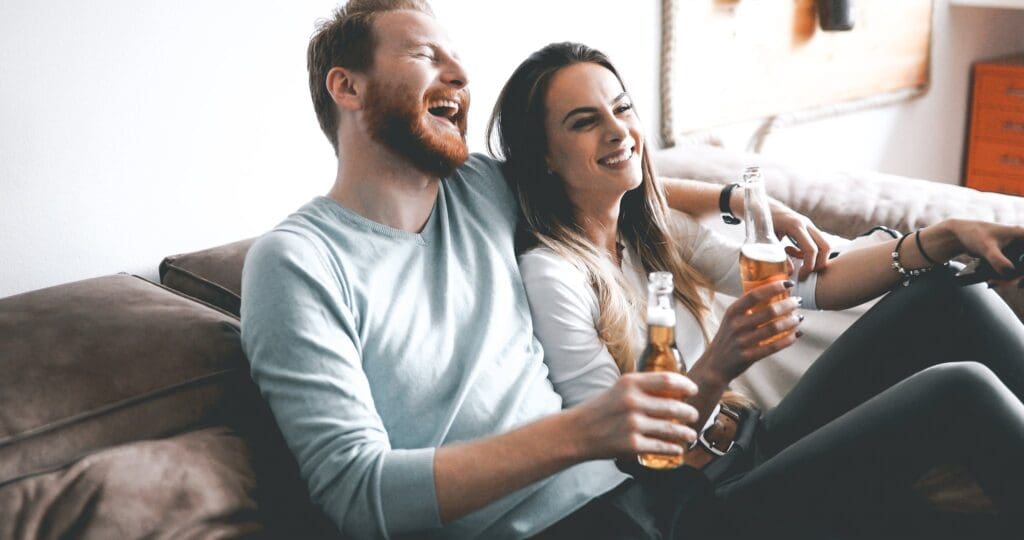 Elkaar roasten: uitlachen is goed voor een langere relatie