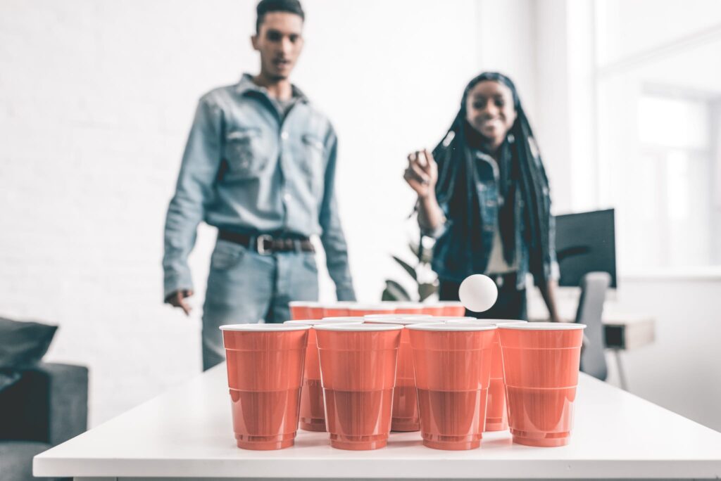 Beerpong regels: dit is hoe je het officieel speelt