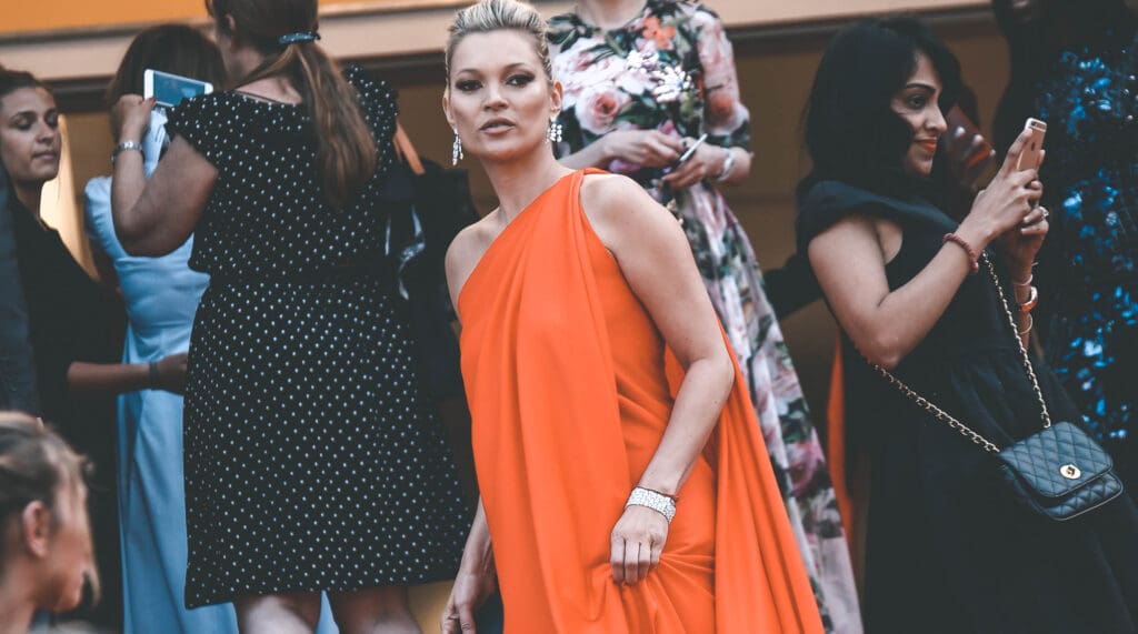 47-jarige Kate Moss spot met de natuur in lingerieshoot