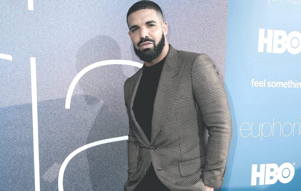 Kijk binnen in het bizar grote en extravagante mansion van Drake
