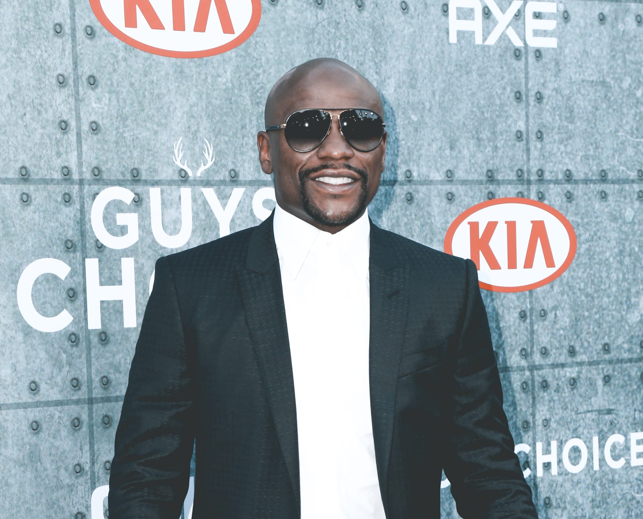 Floyd Mayweather kondigt gevecht aan tegen merkwaardige YouTube-ster