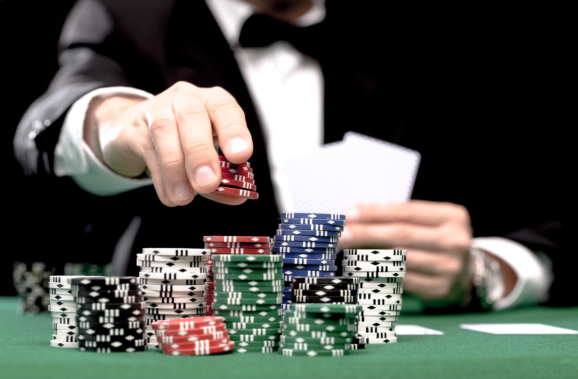 Zo organiseer je zelf de beste pokeravond
