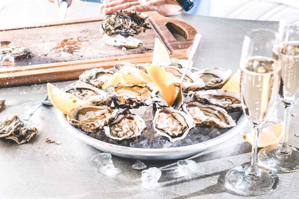 Hoe je op de juiste manier oesters eet