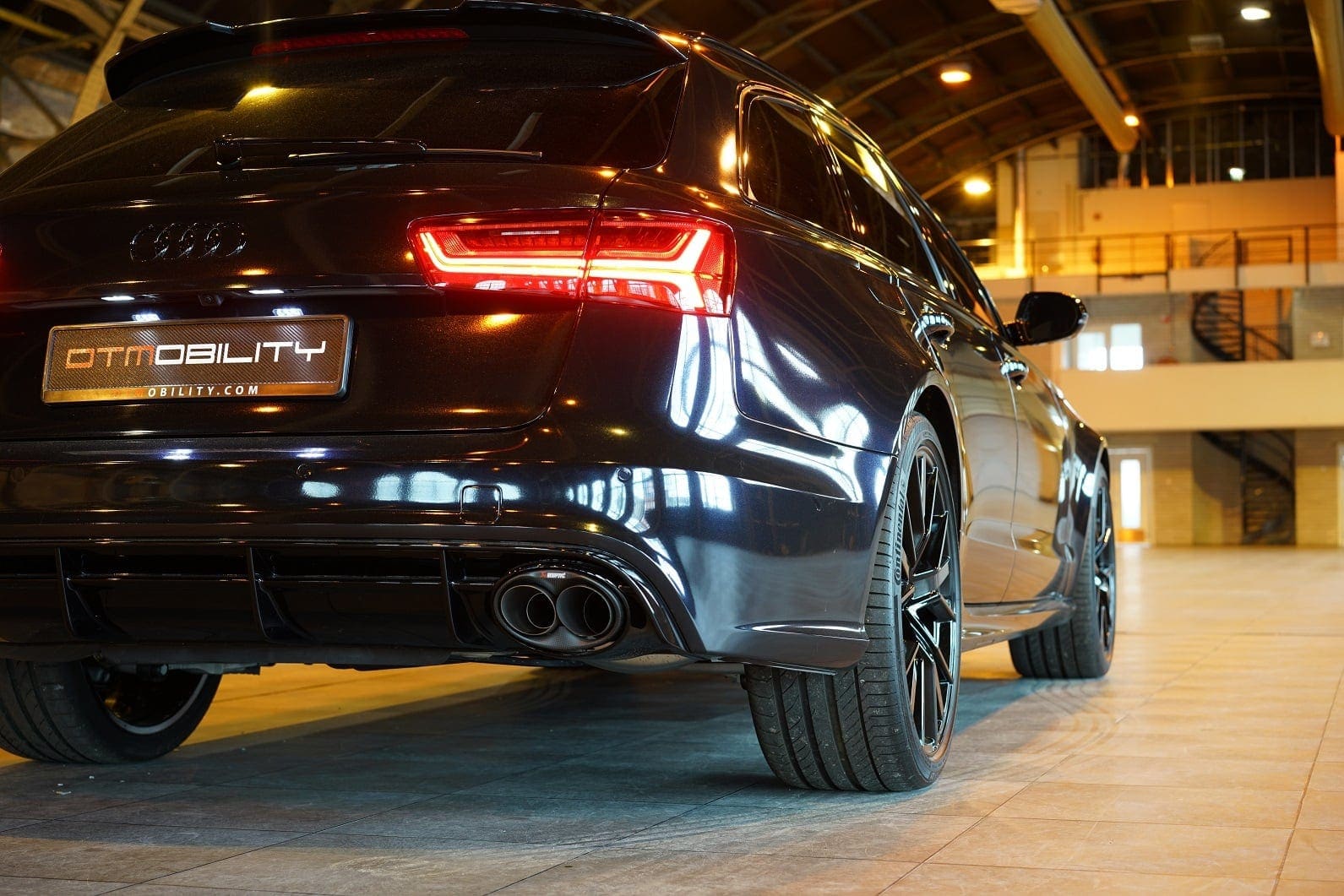 Audi RS6-R