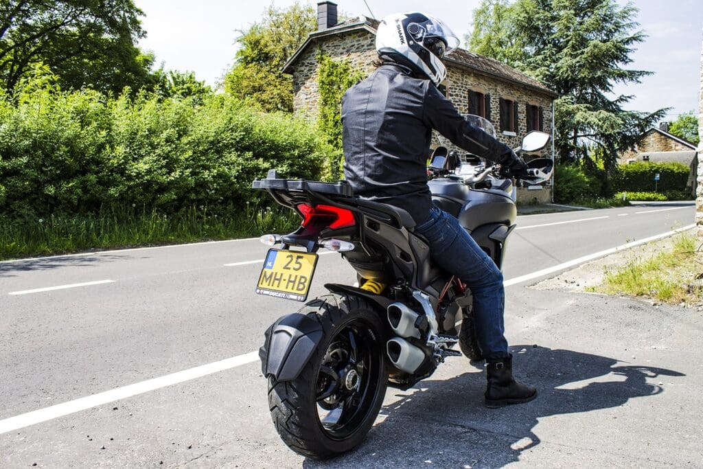 ducati-multistrada-1200s-2