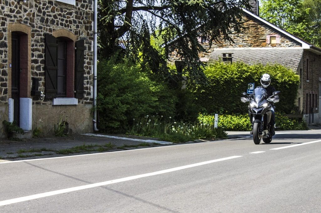 ducati-multistrada-1200s-4