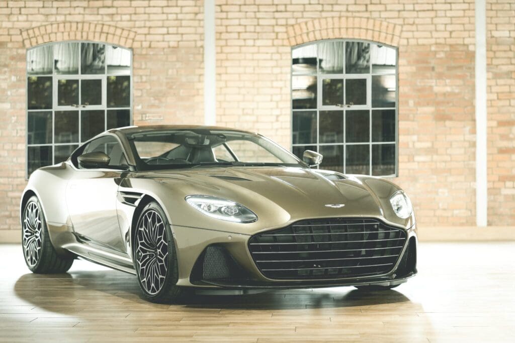 Aston Martin is terug met een nieuwe James Bond auto