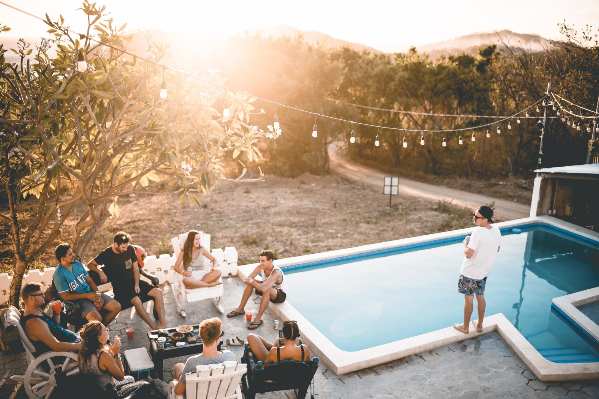 Vriendengroep spaart drie ton voor droomvakantie (in 2045)