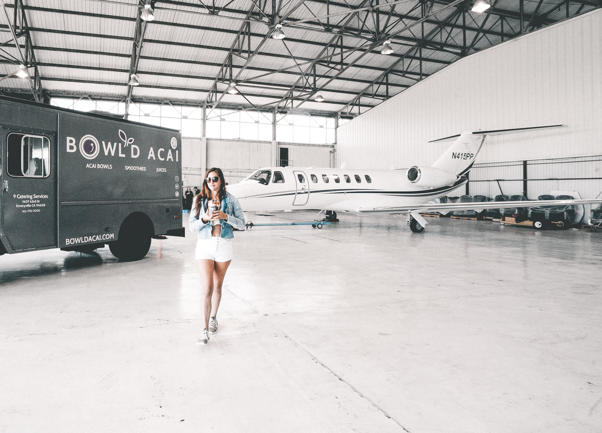 Gekkenhuis: influencers faken dat ze in een privevliegtuig zitten