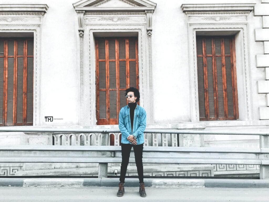 Het denim shirt: eindeloos combineren en layeren