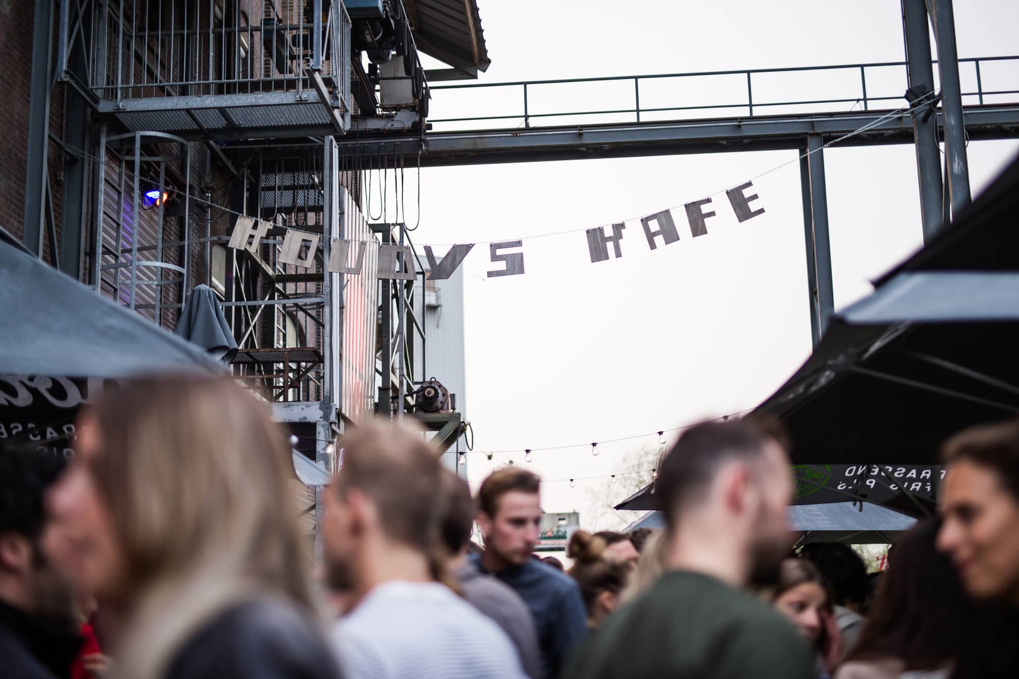 MANIFY: Out of office, Koudijs Kafe [13-04-2018]