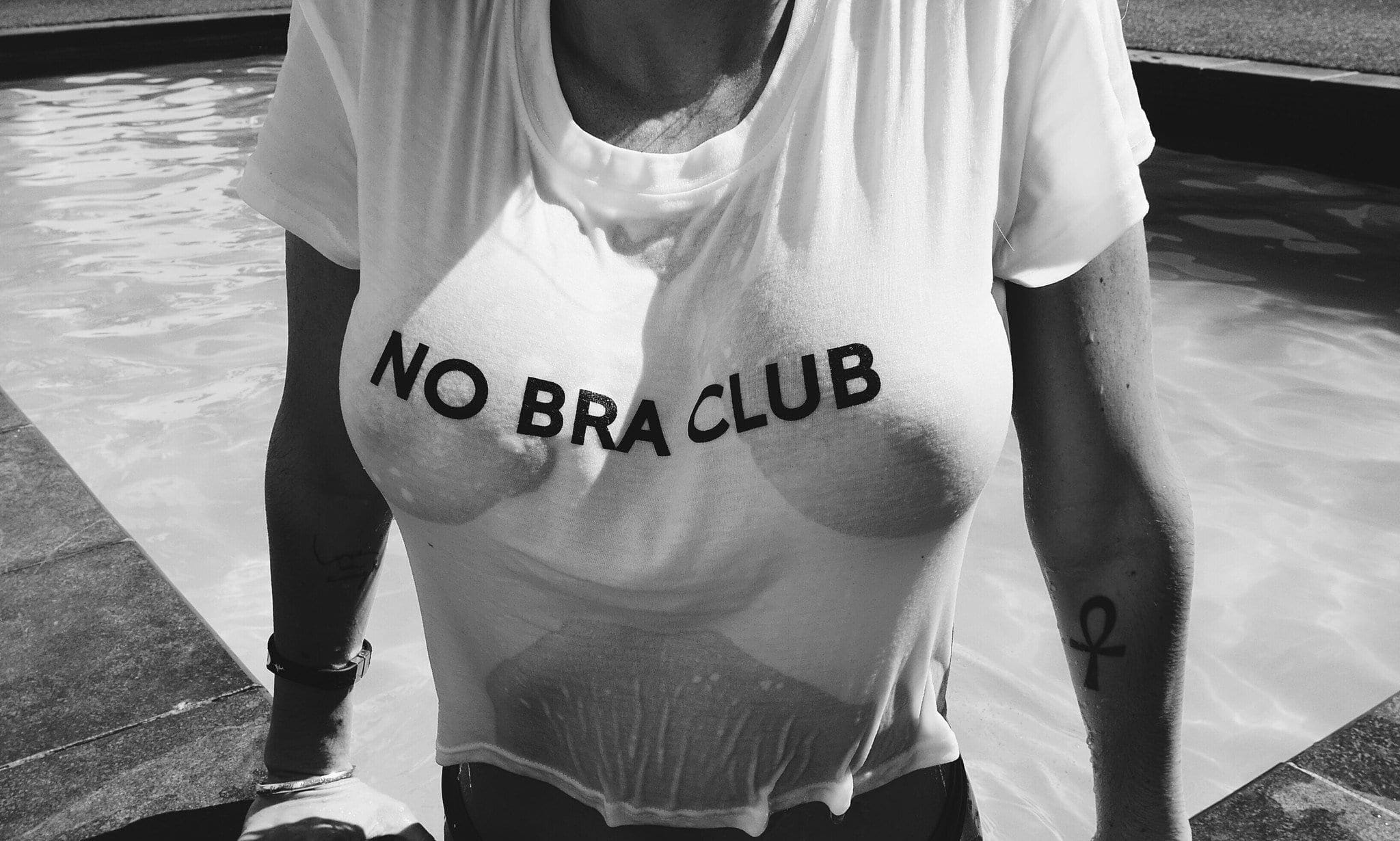 Nieuwe trend op Instagram: No Bra Club