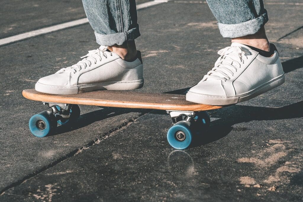 De 10 tofste minimalistische sneakers van het moment