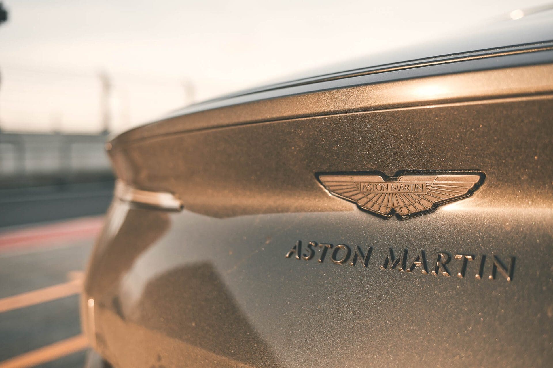 Aston Martin V12, Teaser voor de oren: <strong>een nieuw V12-era voor Aston Martin</strong>