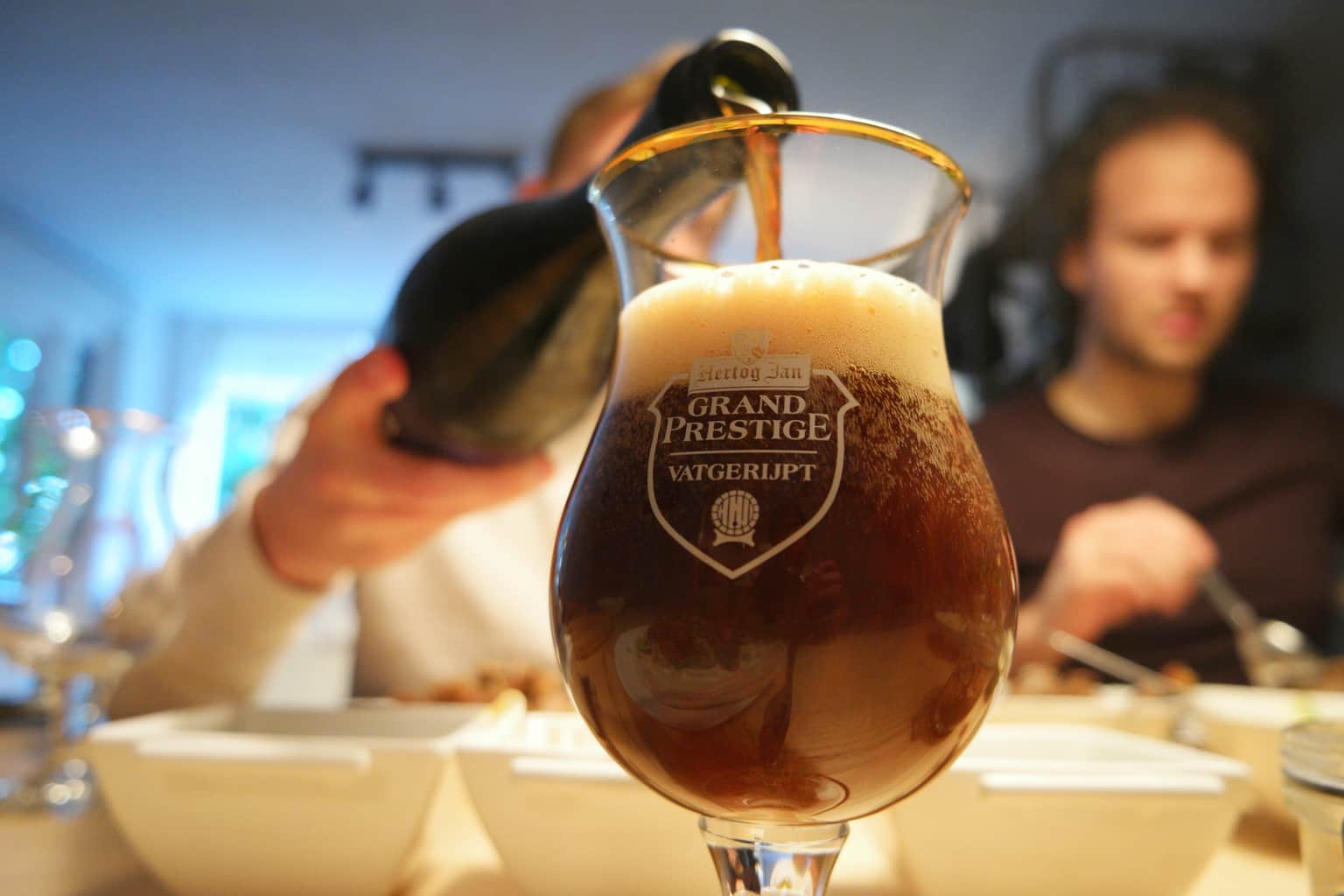 Dit bier is gerijpt op cognac-, bourbon- en portvaten