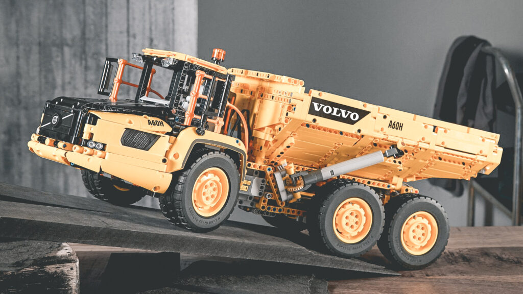 LEGO Volvo 6×6 met kieptrailer: een op afstand bestuurbare jongensdroom