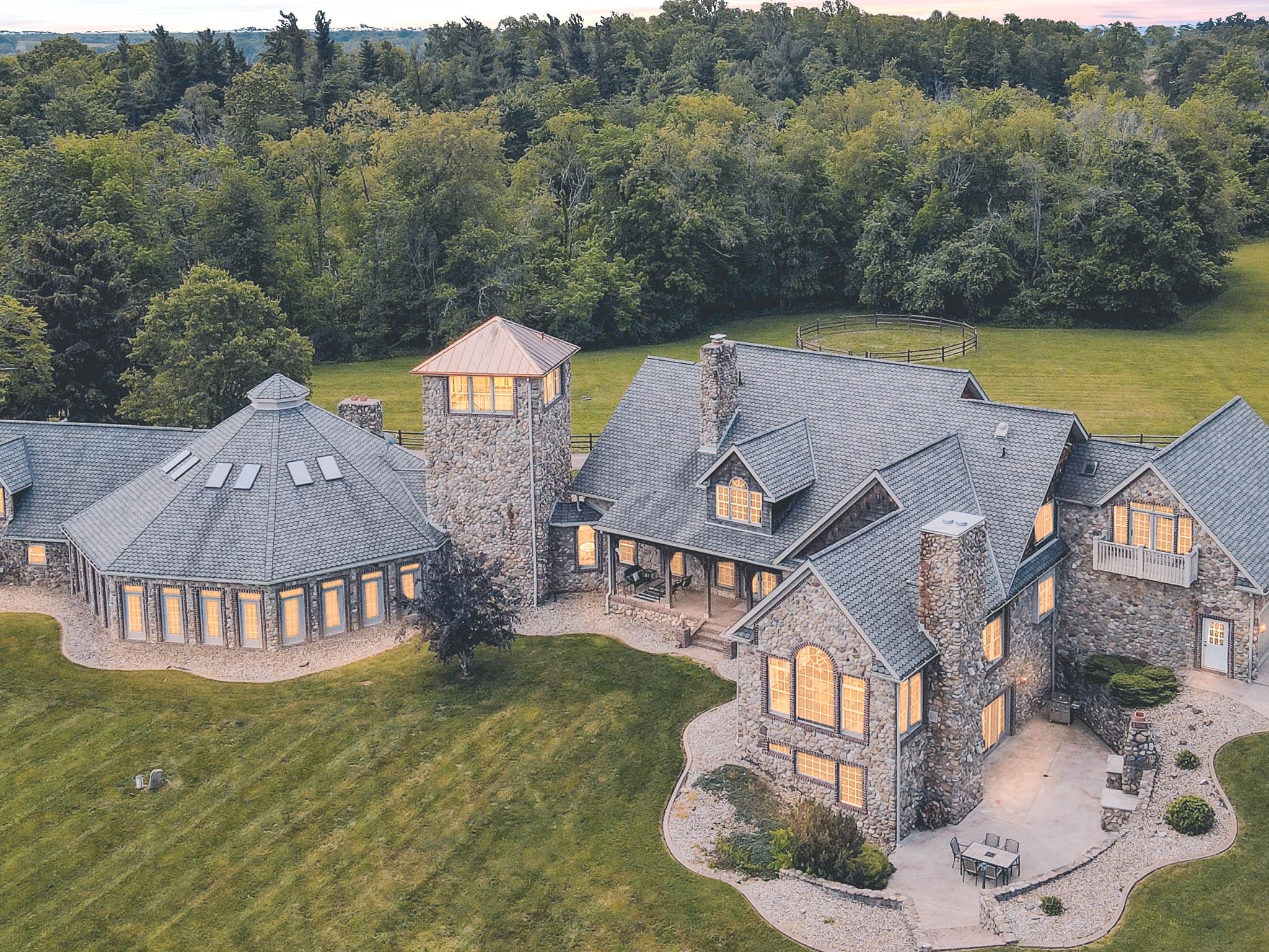 Airbnb Finds: een The American Dream-landhuis voor 16 vrienden