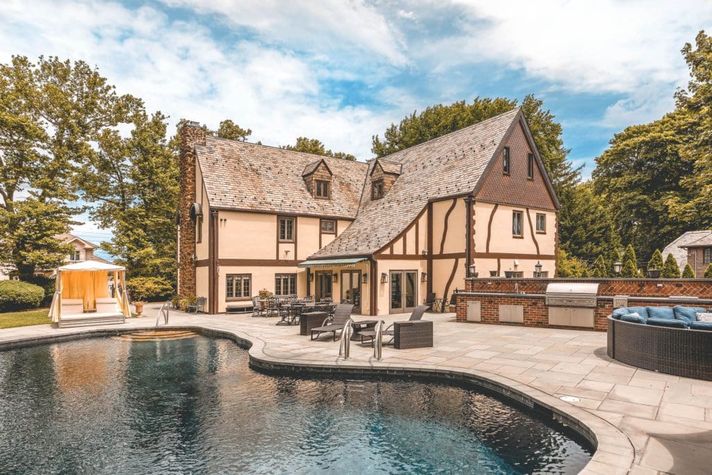 Airbnb Finds: slaap als Don Vito in de originele The Godfather-villa