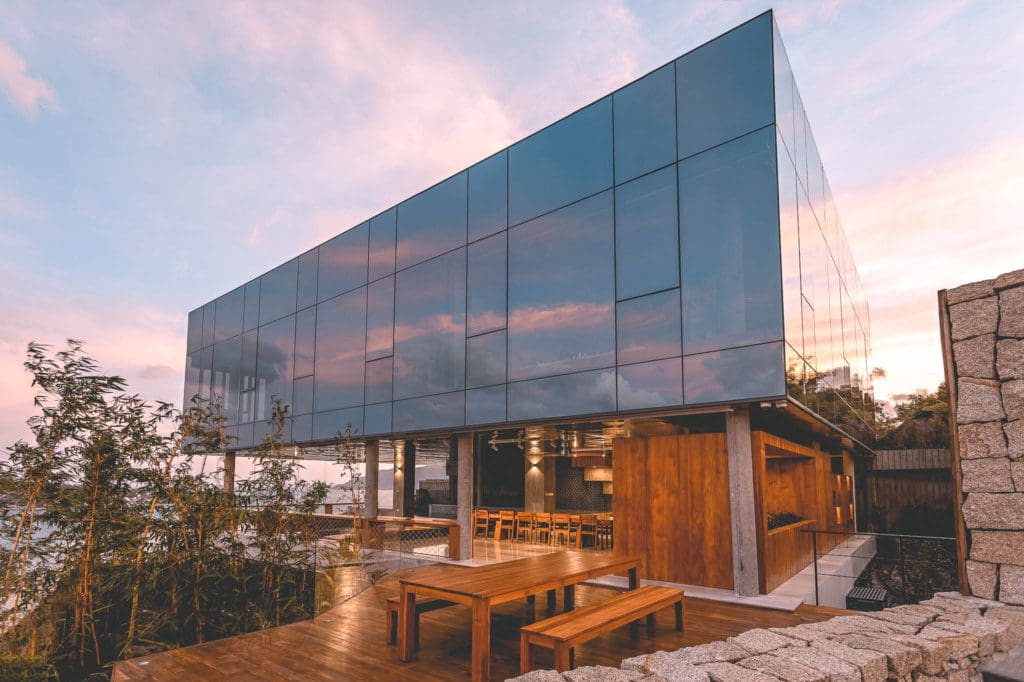 Airbnb Finds: next-level spiegelvilla in Vietnam