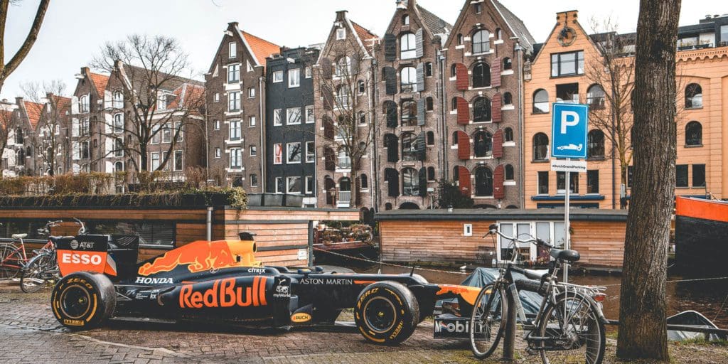 Dit weekend: check de GP naast de winnende RB16 van Max Verstappen