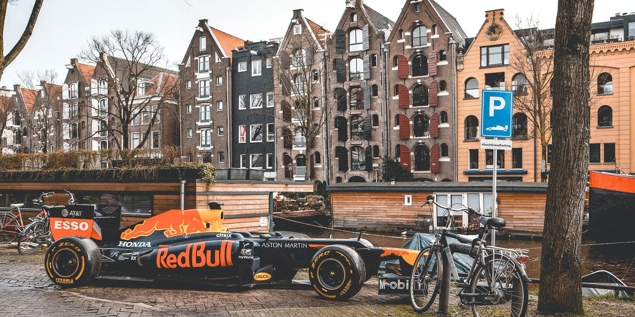 Dit weekend: check de GP naast de winnende RB16 van Max Verstappen