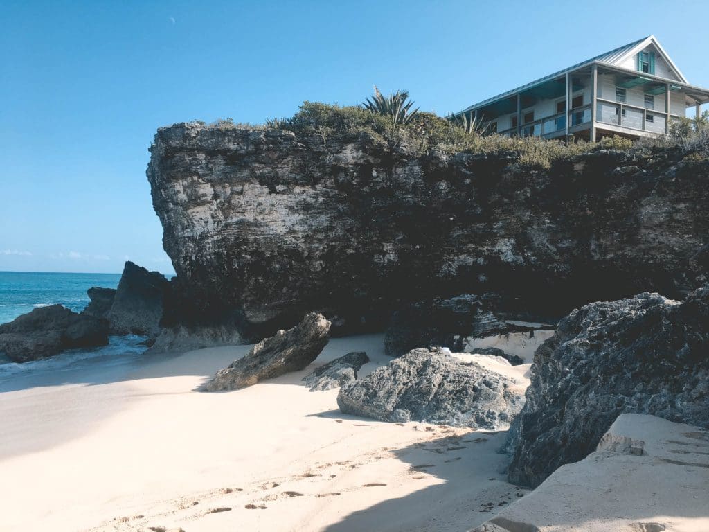 De ultieme surfspot in de Bahama's, <strong>Airbnb Finds:</strong> next level surfspot op de Bahama&#8217;s