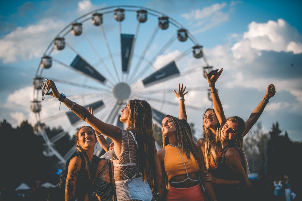 Voor de mooiste vrouwen ga je naar Sziget Festival!