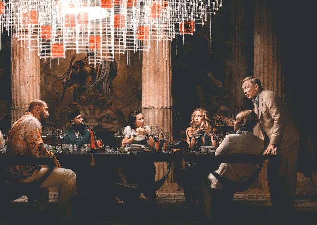 Daniel Craig schittert in officiele teaser Glass Onion: A Knives Out Mystery