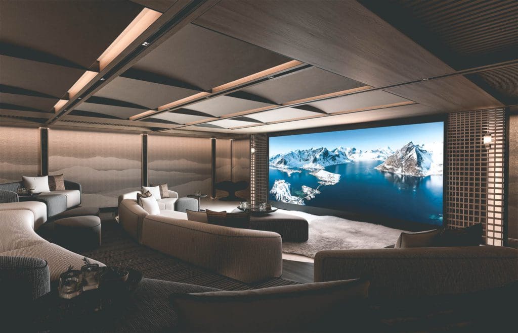 sinot poetry, Dit <strong>130 meter lange megajacht</strong> krijgt een eigen beachclub