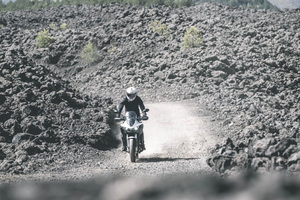 , Bucketlist-dingen: vlammen over de Etna met de all-road <strong>Zero DSR/X</strong>