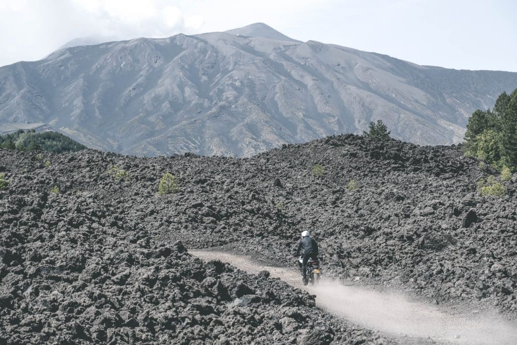 , Bucketlist-dingen: vlammen over de Etna met de all-road <strong>Zero DSR/X</strong>