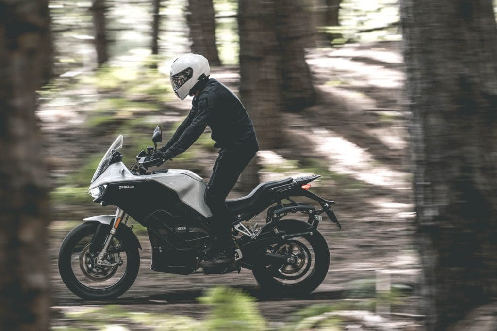 , Bucketlist-dingen: vlammen over de Etna met de all-road <strong>Zero DSR/X</strong>