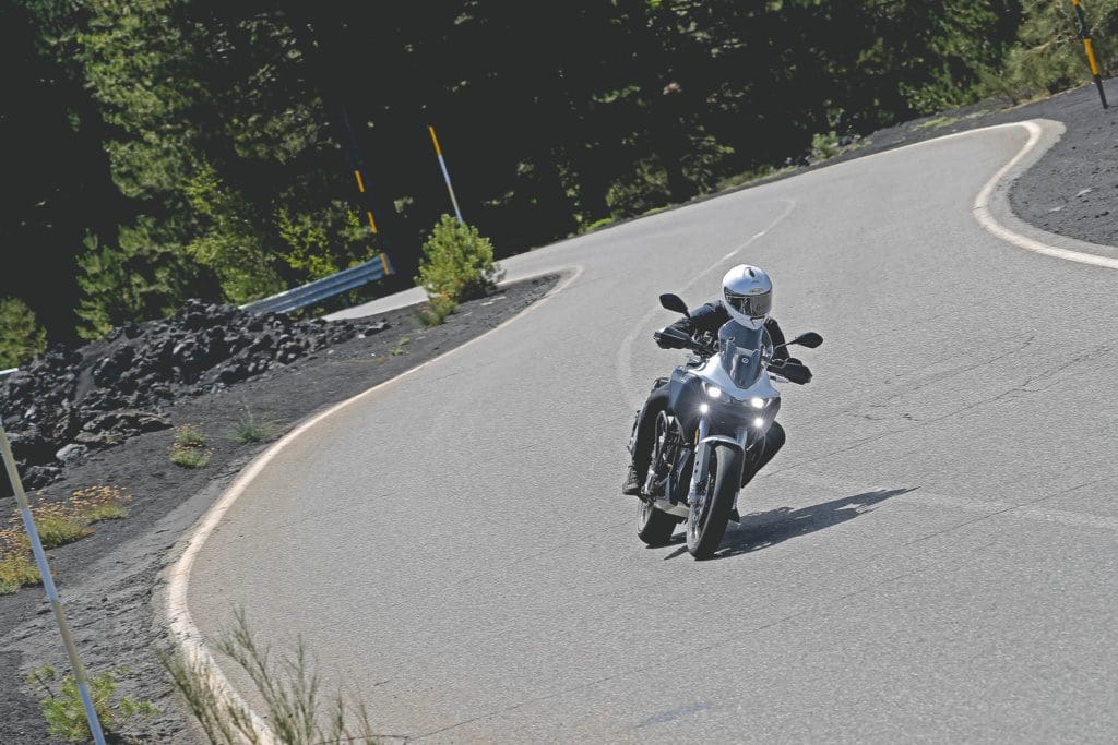 , Bucketlist-dingen: vlammen over de Etna met de all-road <strong>Zero DSR/X</strong>