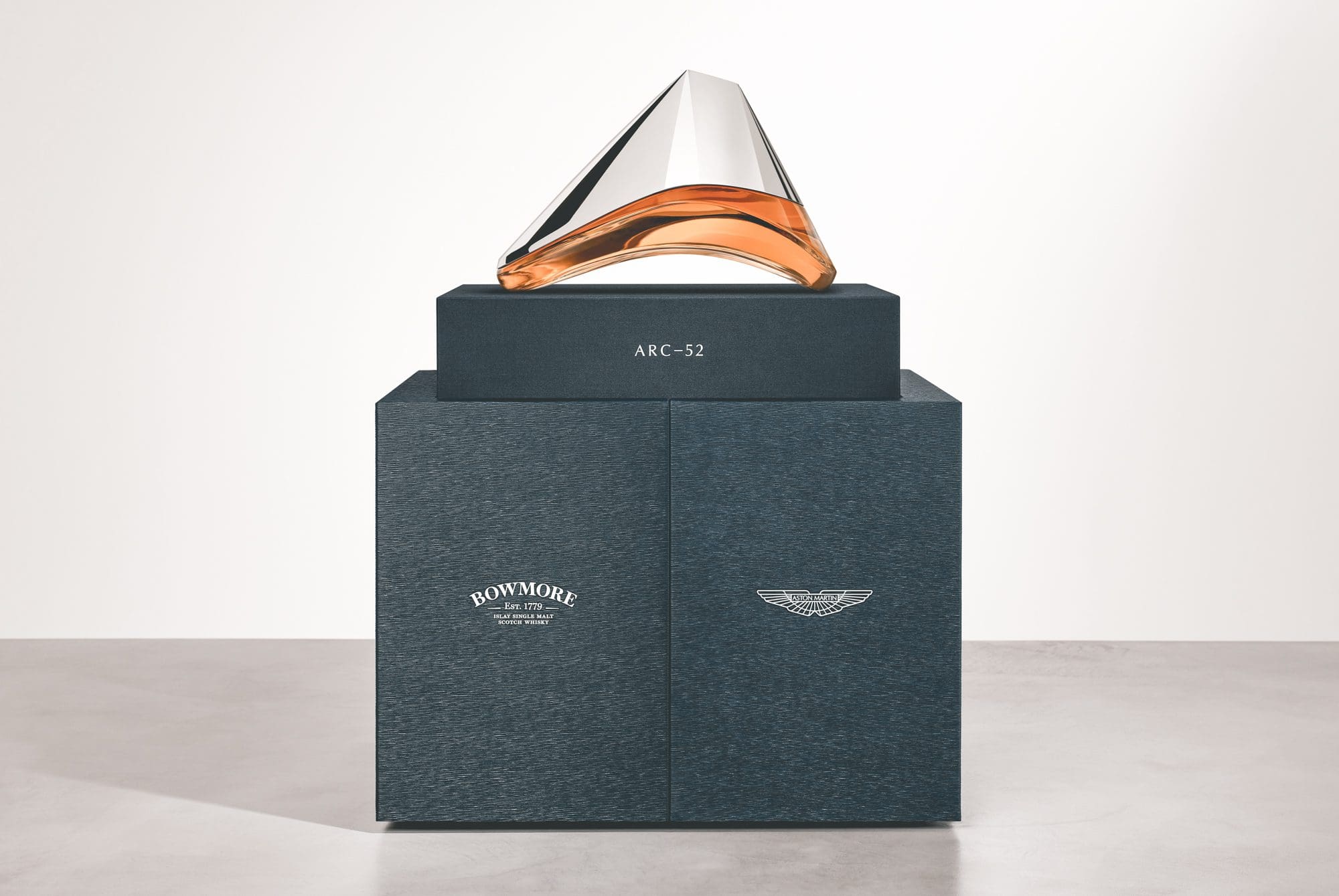 , De <strong>Bowmore x Aston Martin</strong> ARC-52, van €93.000(!), nu in Nederland te koop