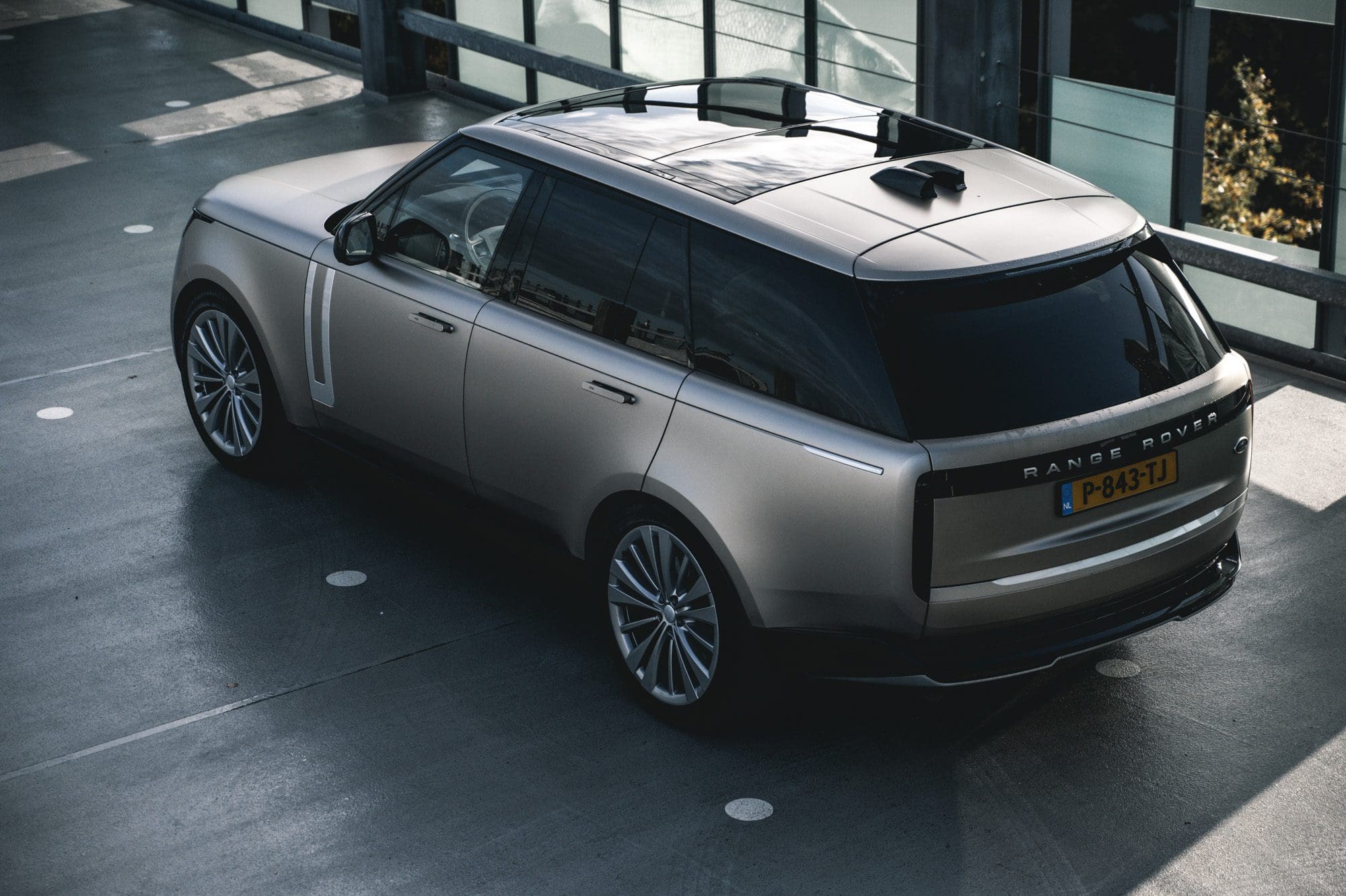 Overdaad aan luxe getest: de Range Rover P530 First Edition (2023)