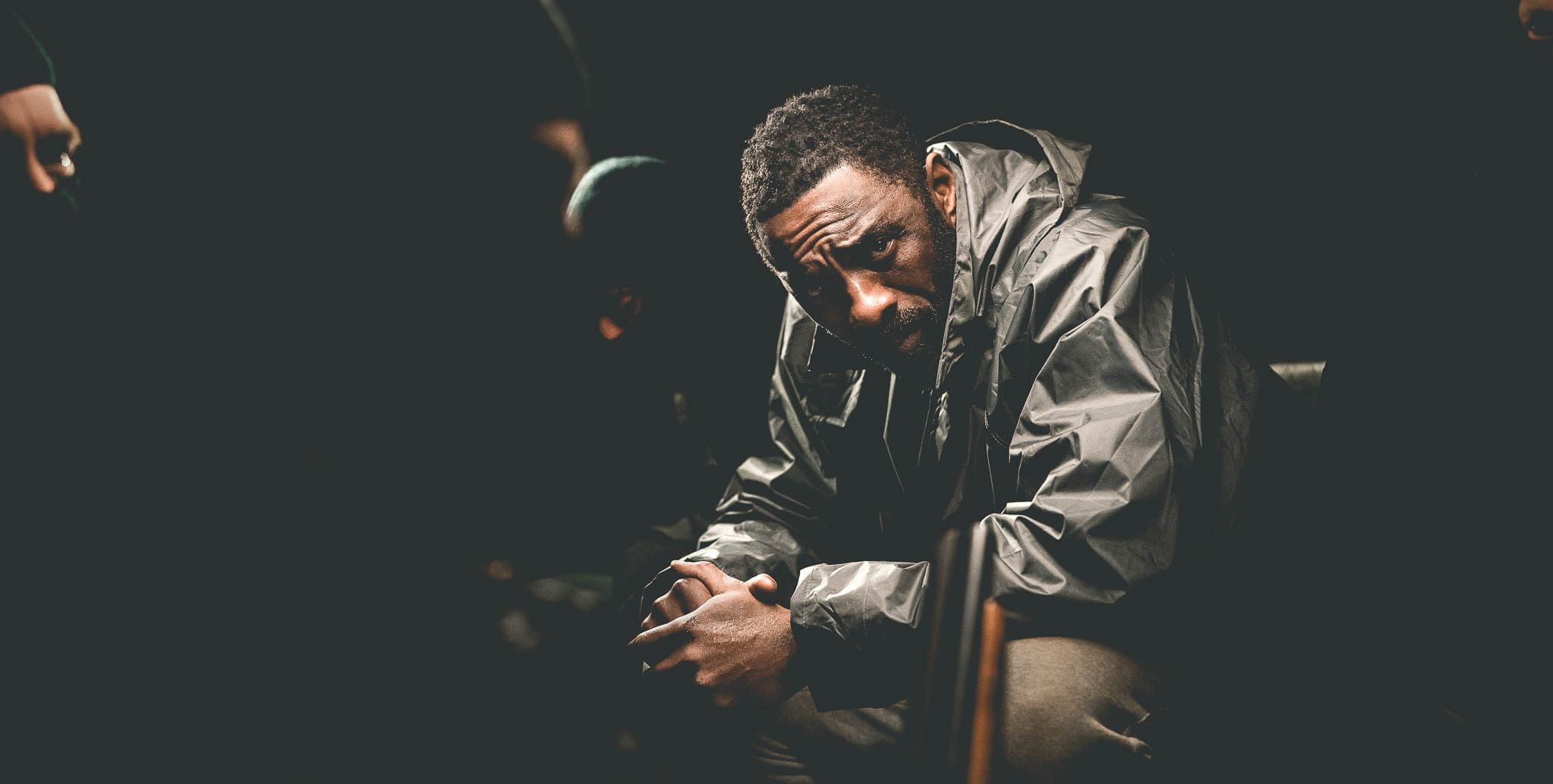 Idris Elba dropt zelf releasedatum van Luther: The Fallen Sun