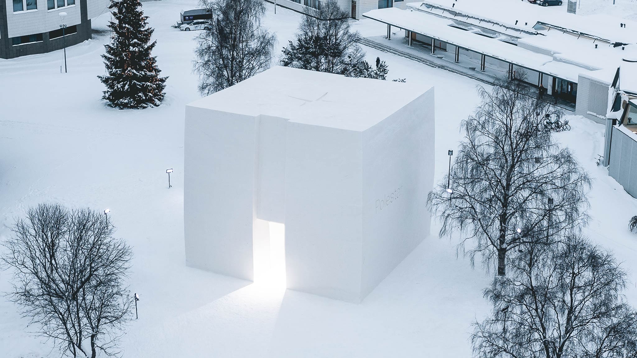Ice cold pop-up store: Polestar Snow Space