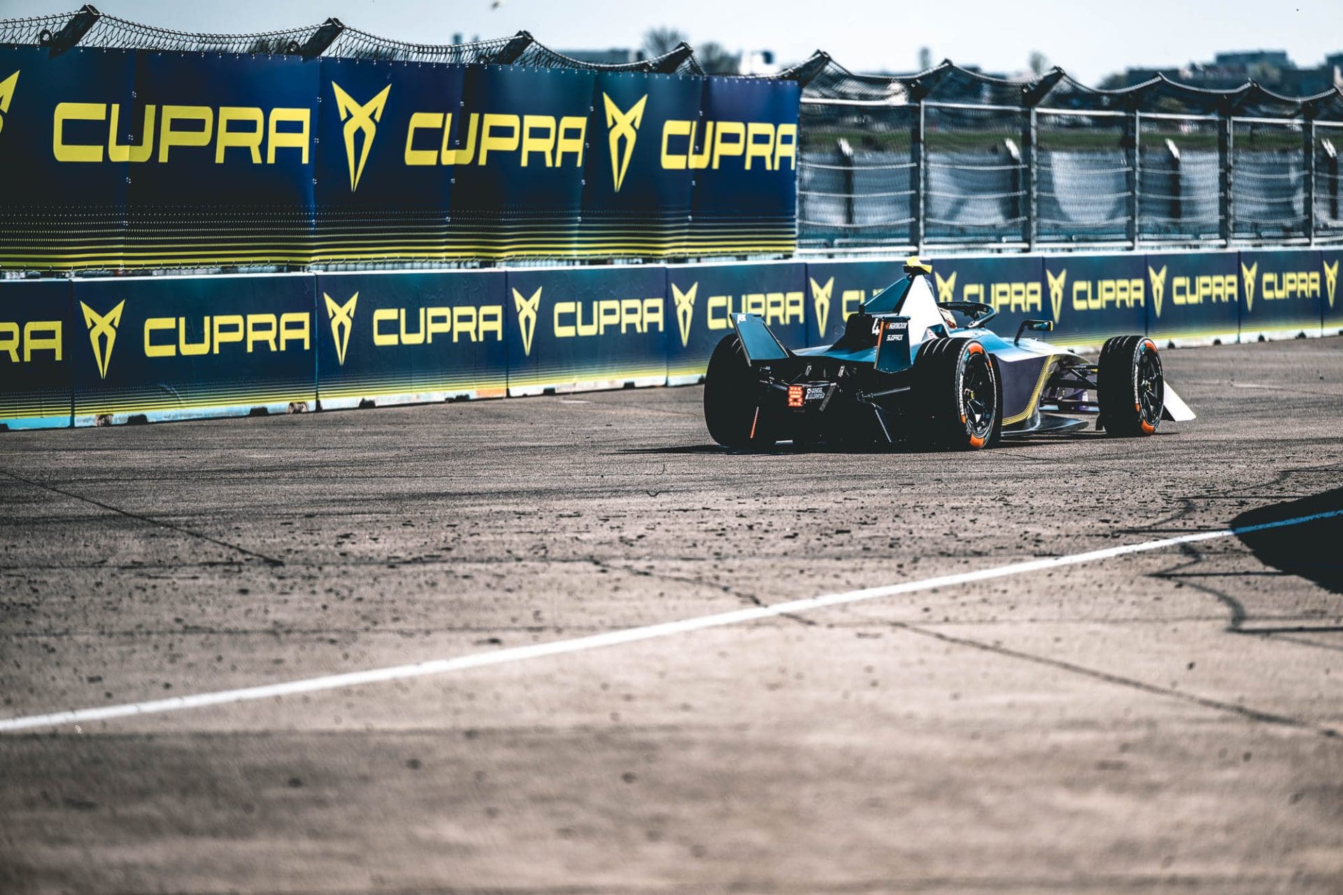 Tavascan, Cadeautje CUPRA tijdens Formula-E weekend: <strong>de nieuwe Tavascan</strong>