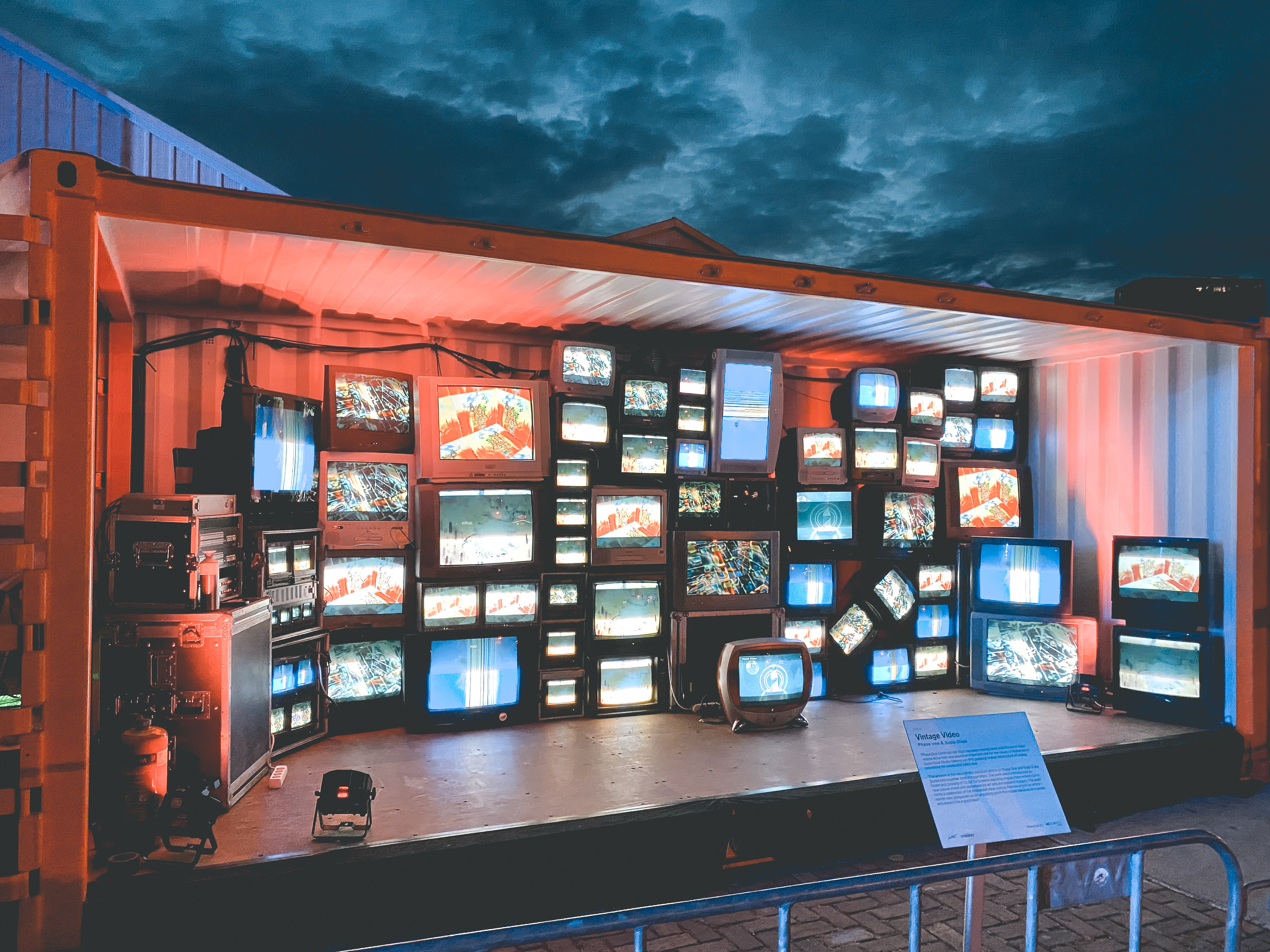 Oldskool cool: de Vintage Video Walls van Supa Dupa Studio