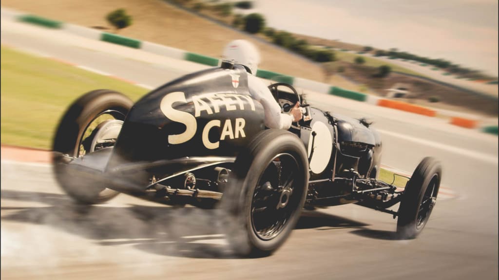 Powersliding in een Bentley Pacey-Hassan uit 1936