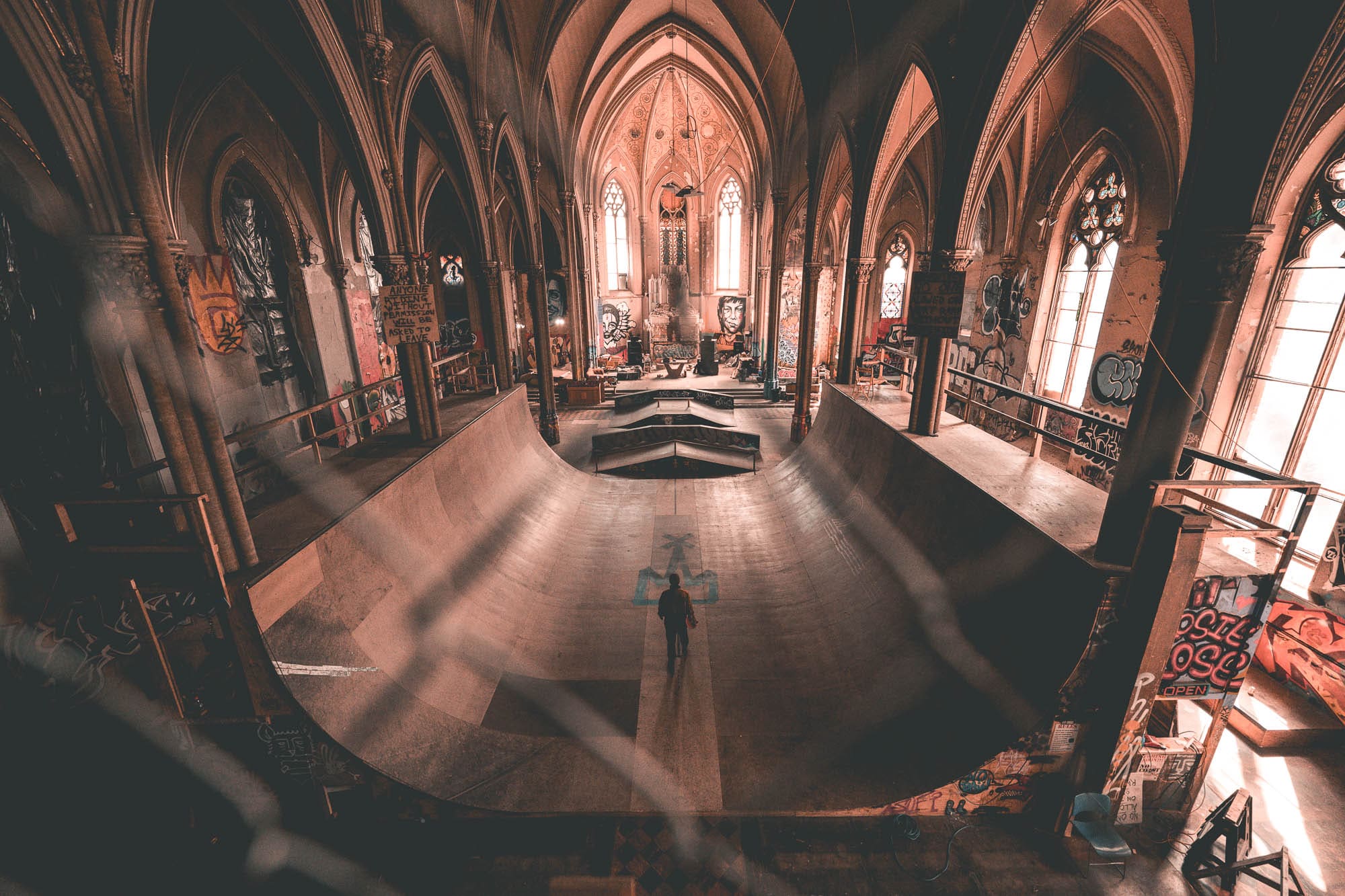 Must watch: Sk8 Liborius tovert historische kerk om naar skatewalhalla