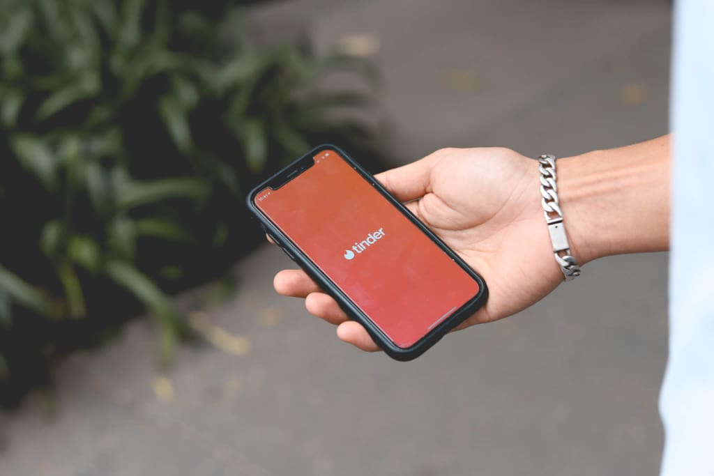Tinder en CSG komen samen met behulpzame Swipe Card