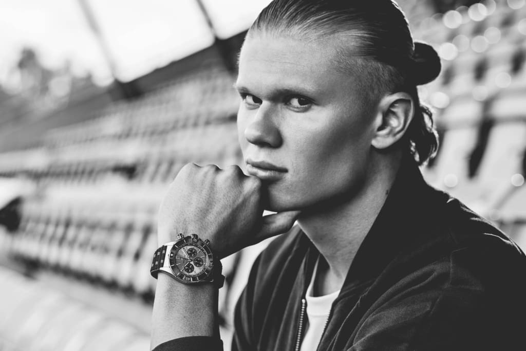 Hoe Erling Haaland naast groene grasmatten ook rode lopers verovert