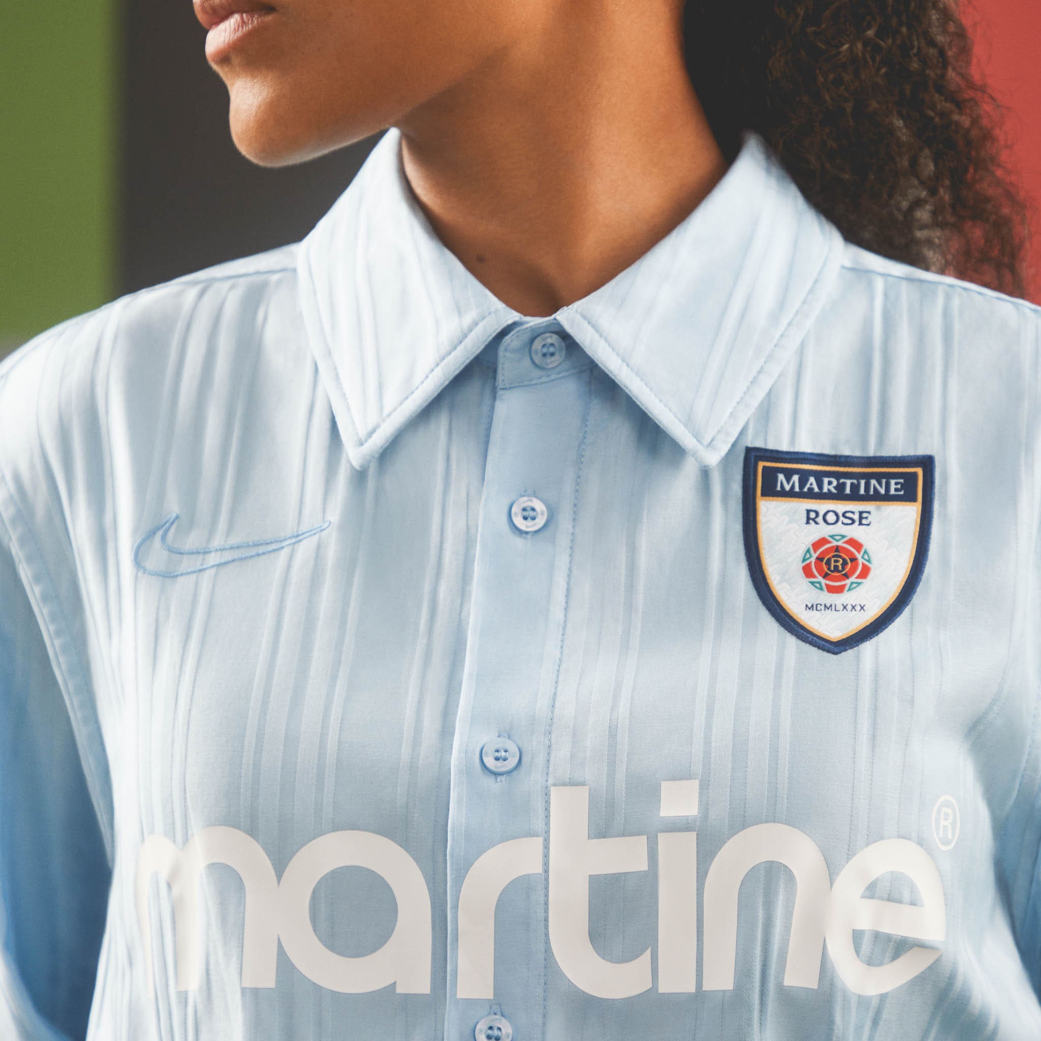 Martine Rose, <strong>Nike x Martine Rose</strong> herdefinieert vrouwelijke voetbalstijl (met mannelijke modellen)