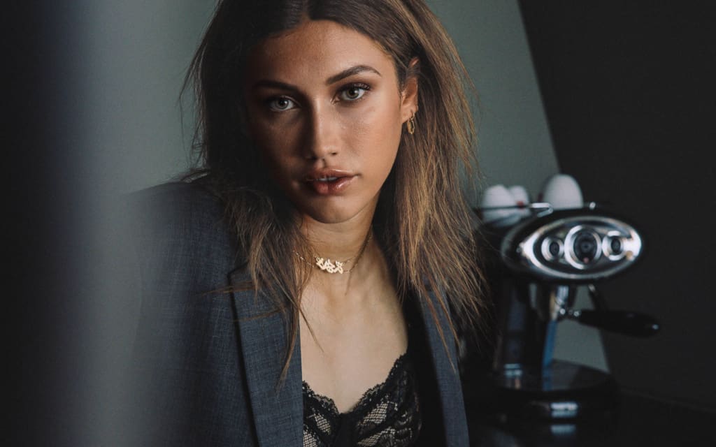 Video: hockeyster Noor Omrani schittert in stijlvolle morning shoot