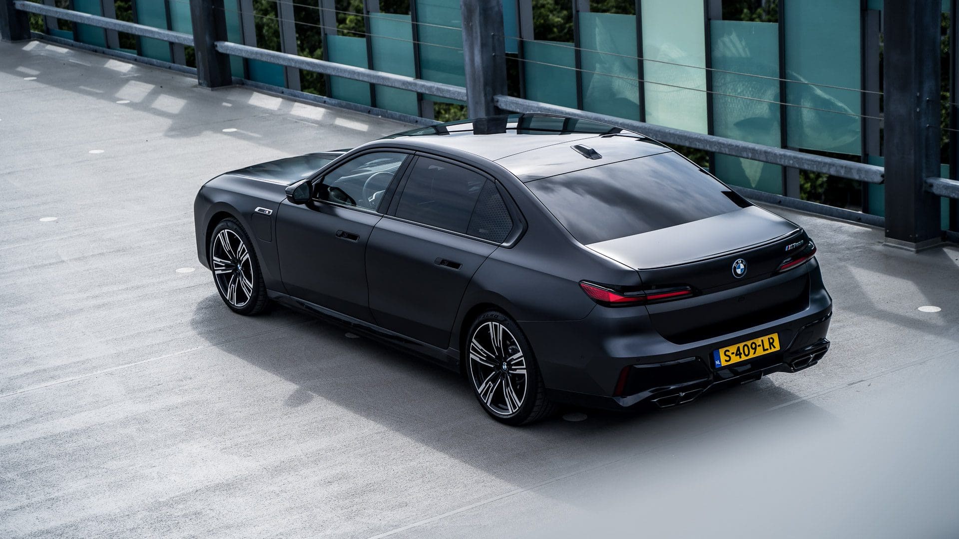 BMW M760e xDrive