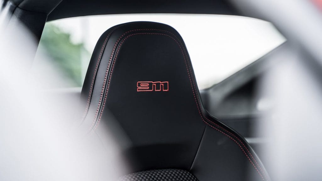 Porsche 911 Carrera T, Ouderwets gasgeven en schakelen met de <strong>Porsche 911 (992) Carrera T</strong>