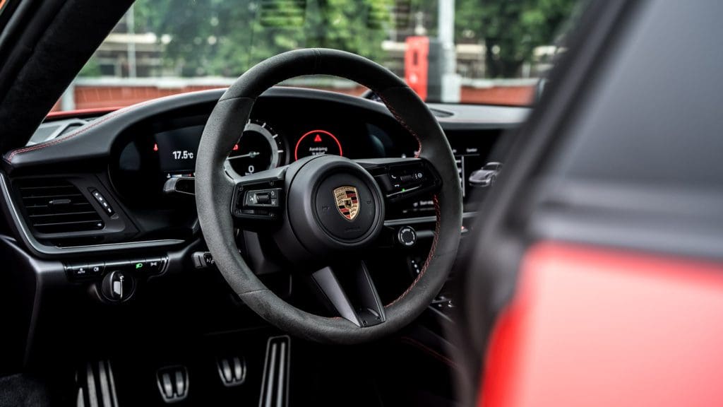 Porsche 911 Carrera T, Ouderwets gasgeven en schakelen met de <strong>Porsche 911 (992) Carrera T</strong>
