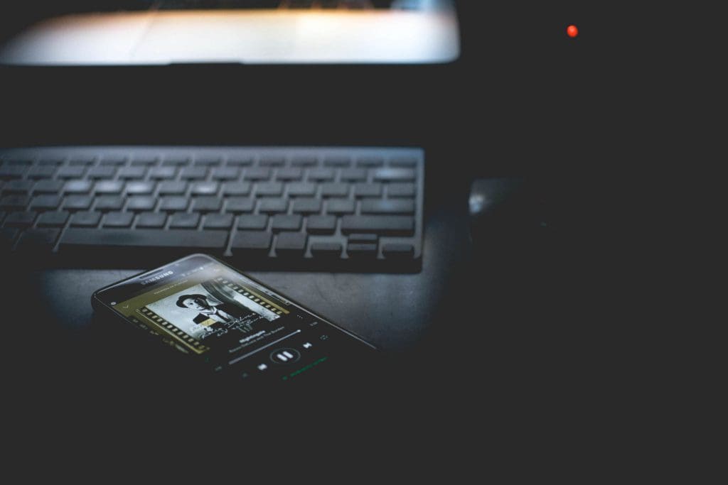 Spotify en OpenAI gaan automatisch podcasts vertalen