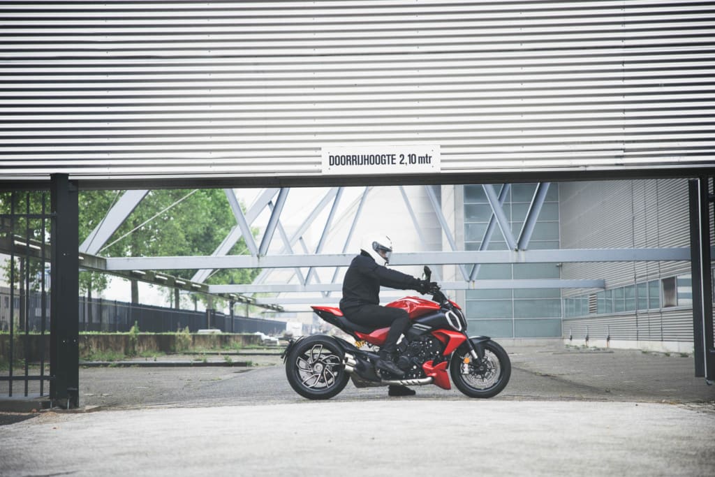 Zowel Belle als het Beest:  de Ducati Diavel V4